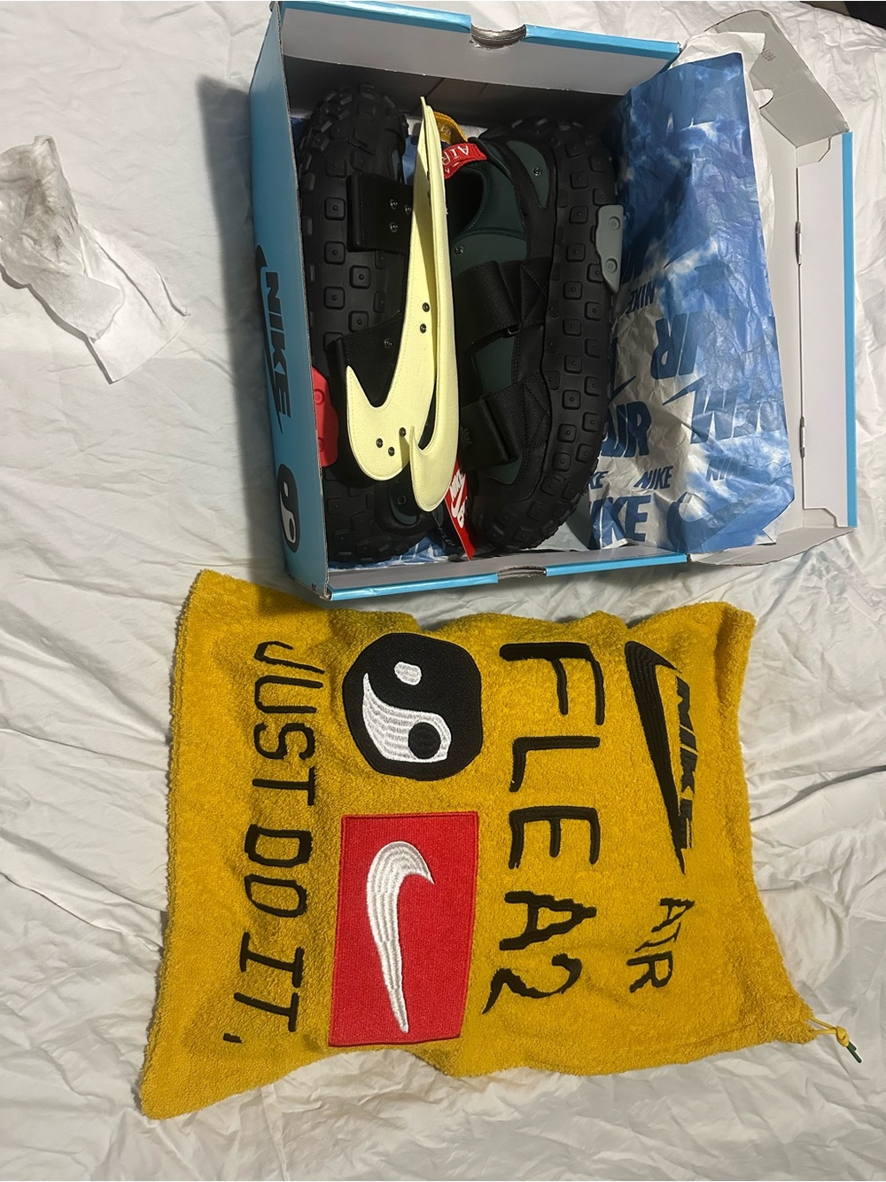 Nike Green Strap Trail Shoe with Black Straps and Yellow Tag - Picture 3 of 10